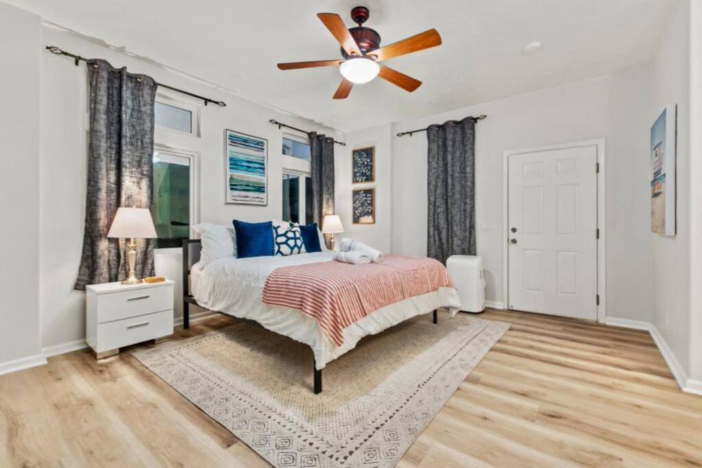 1 Block To The Stylish & Spacious Studio! *