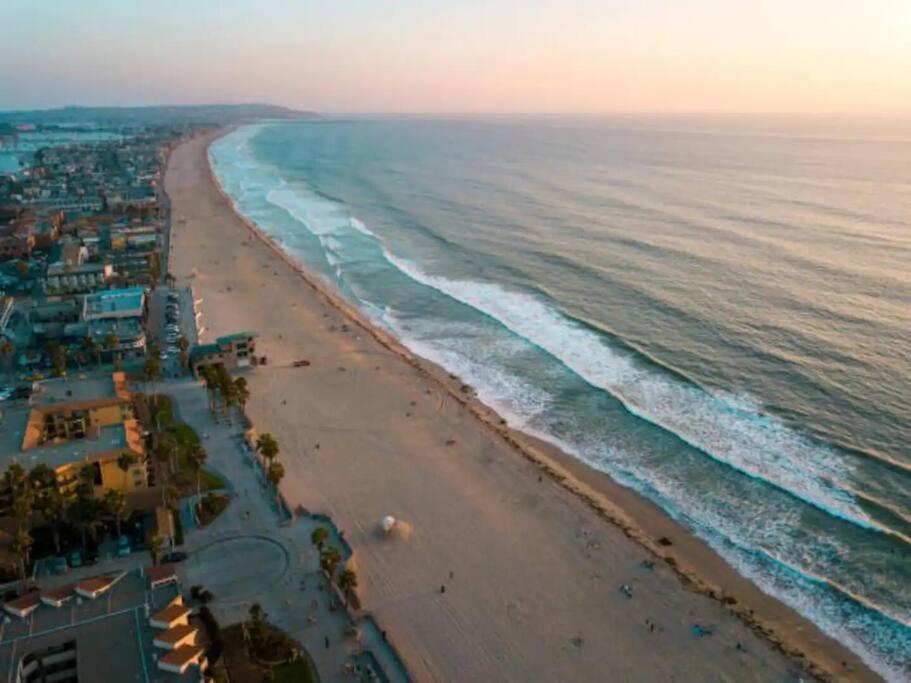 1 Block To The Stylish & Spacious Studio! * San Diego