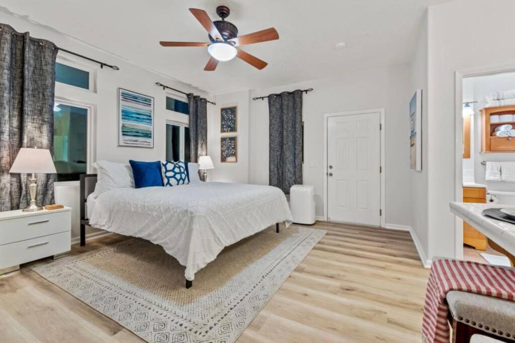 Apartment 1 Block To The Stylish & Spacious Studio!